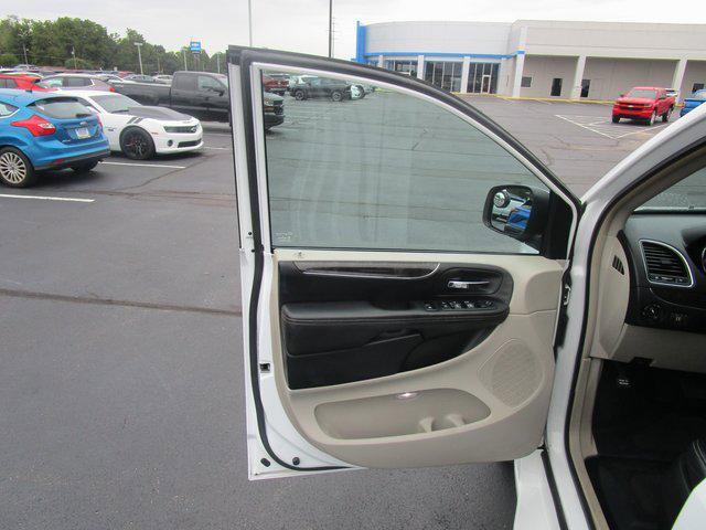2014 Chrysler Town & Country Touring
