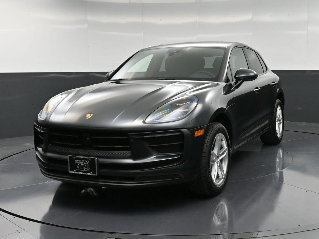 /2025 Porsche Macan