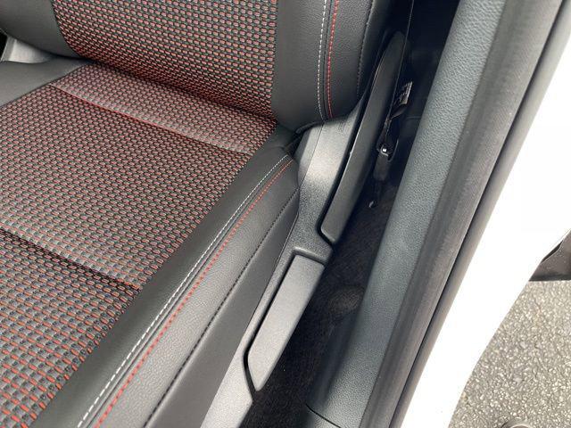 2025 Nissan Kicks SR FWD