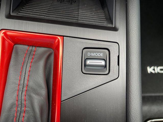 2025 Nissan Kicks SR FWD