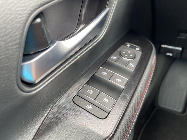 2025 Nissan Kicks SR FWD