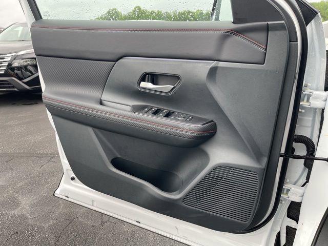 2025 Nissan Kicks SR FWD