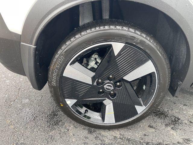 2025 Nissan Kicks SR FWD