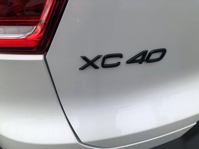 2026 Volvo XC40 B5 Ultra Black Edition
