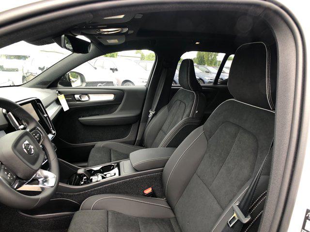 2026 Volvo XC40 B5 Ultra Black Edition
