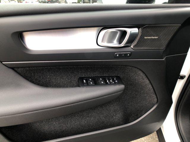 2026 Volvo XC40 B5 Ultra Black Edition
