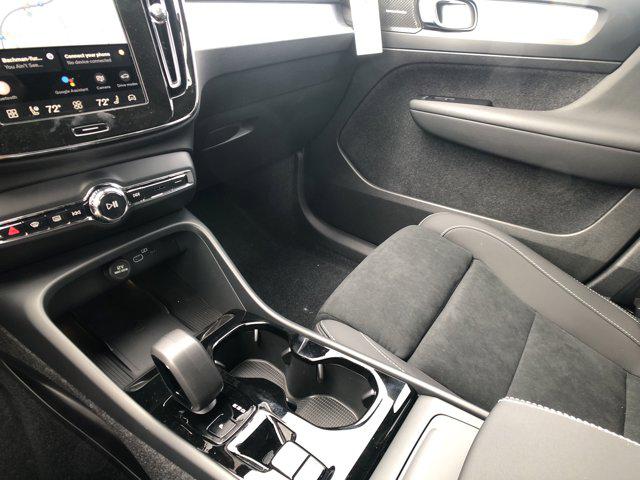 2026 Volvo XC40 B5 Ultra Black Edition