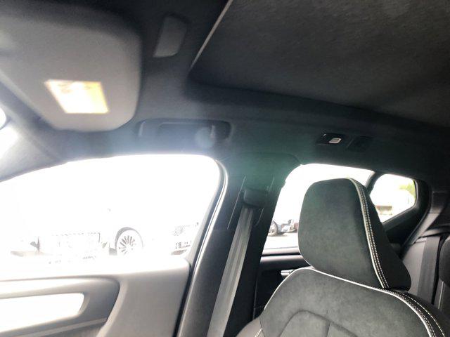 2026 Volvo XC40 B5 Ultra Black Edition