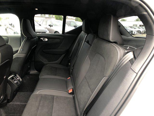 2026 Volvo XC40 B5 Ultra Black Edition