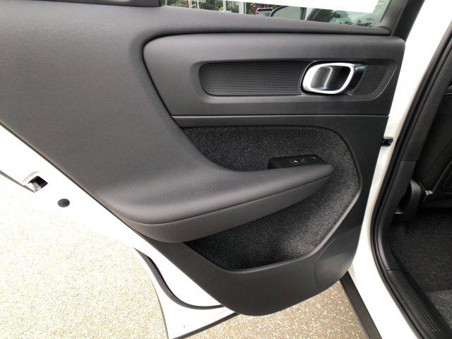 2026 Volvo XC40 B5 Ultra Black Edition