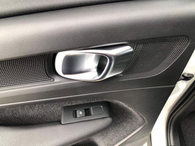 2026 Volvo XC40 B5 Ultra Black Edition