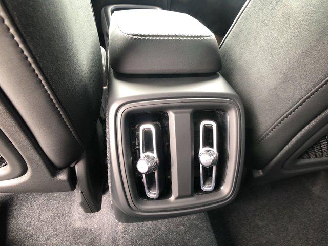 2026 Volvo XC40 B5 Ultra Black Edition