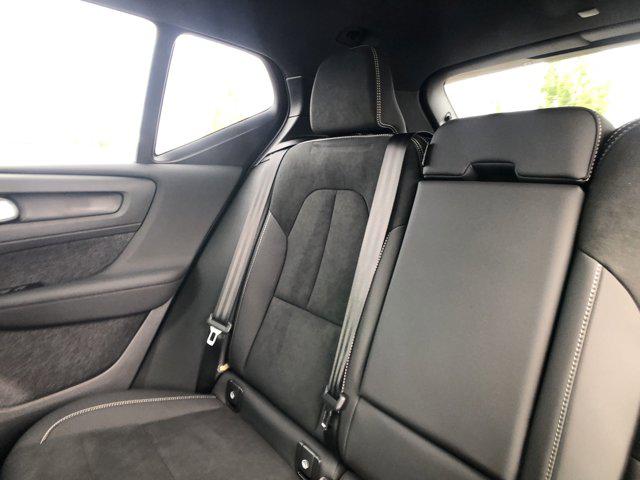 2026 Volvo XC40 B5 Ultra Black Edition