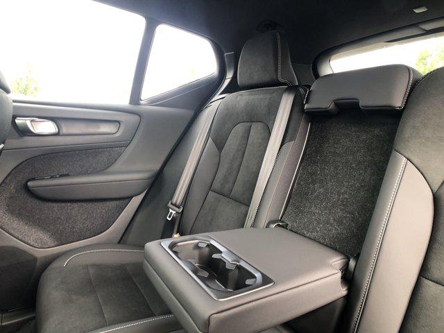 2026 Volvo XC40 B5 Ultra Black Edition