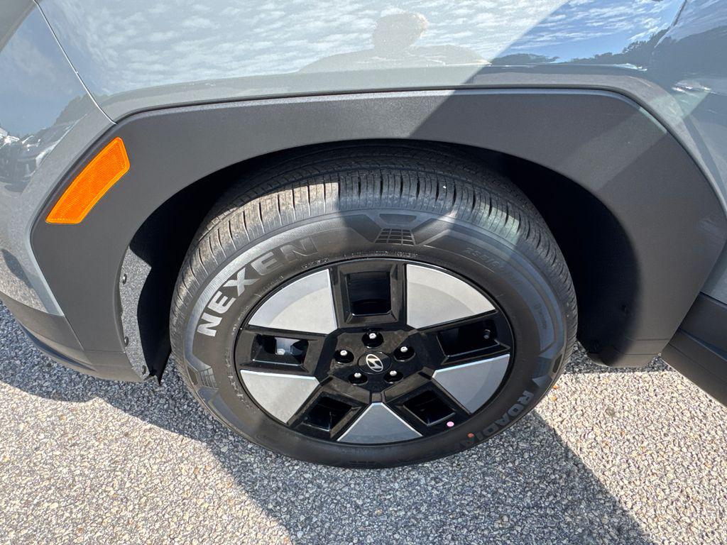 New 2026 Gray HYUNDAI SE image 22