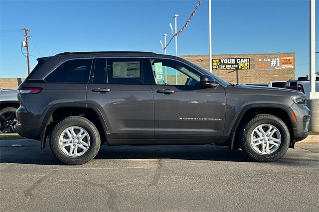 2025 Jeep Grand Cherokee GRAND CHEROKEE LAREDO 4X2