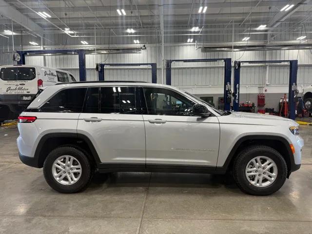 2025 Jeep Grand Cherokee GRAND CHEROKEE LAREDO 4X4 2025 Jeep Grand Cherokee GRAND CHEROKEE LAREDO 4X4