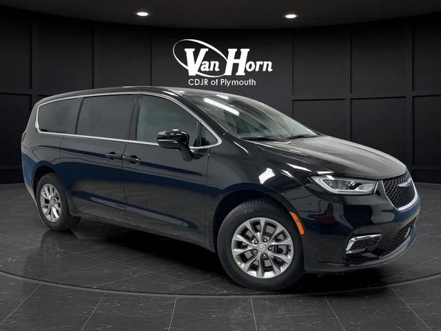2026 Chrysler Pacifica Select AWD for sale in Plymouth, WI