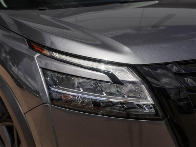 2023 Nissan Pathfinder SL FWD