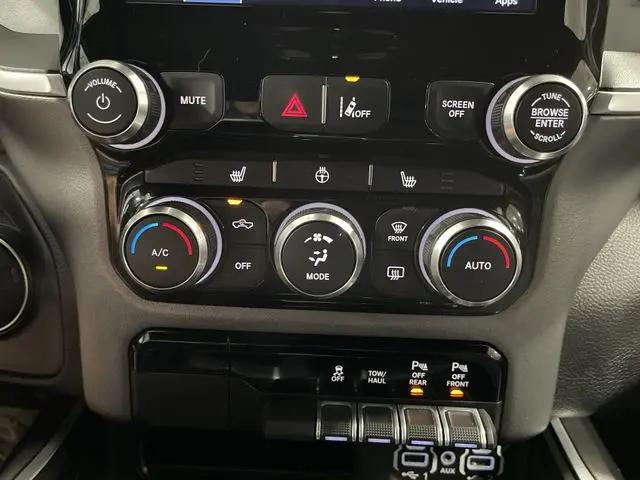 2022 Ram 1500 Big Horn Crew Cab 4x4 5'7" Box