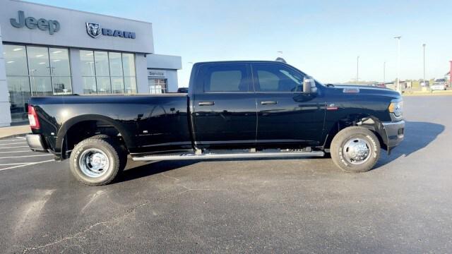 2024 RAM 3500 Tradesman Crew Cab 4x4 8 Box