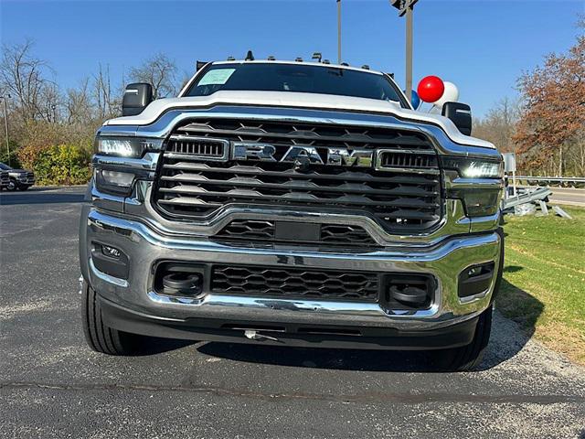 2026 RAM Ram 5500 Chassis Cab RAM 5500 TRADESMAN CHASSIS CREW CAB 4X4 84 CA 2026 RAM Ram 5500 Chassis Cab RAM 5500 TRADESMAN CHASSIS CREW CAB 4X4 84 CA