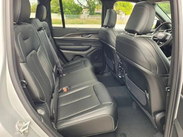 2025 Jeep Grand Cherokee Limited 4x2