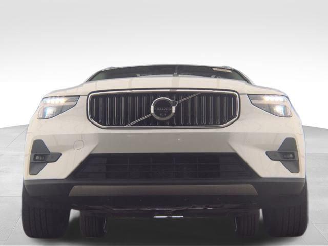 2023 Volvo XC40 B5 Plus Bright Theme