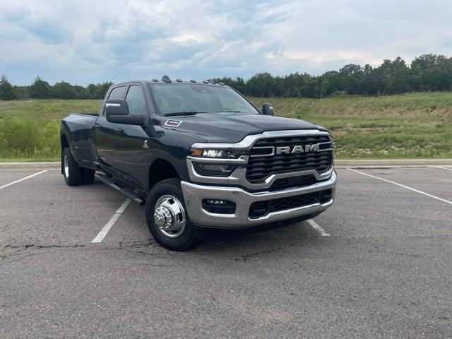 2026 RAM Ram 3500 RAM 3500 TRADESMAN CREW CAB 4X4 8 BOX