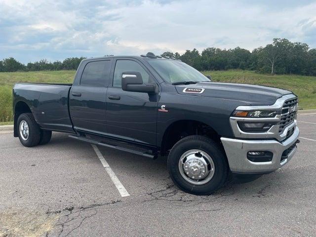 2026 RAM Ram 3500 RAM 3500 TRADESMAN CREW CAB 4X4 8 BOX
