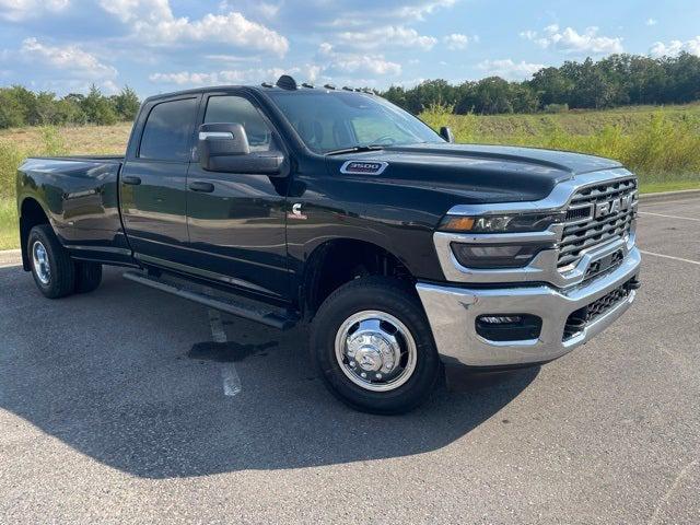 2026 RAM Ram 3500 RAM 3500 TRADESMAN CREW CAB 4X4 8 BOX