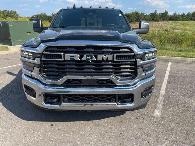 2026 RAM Ram 3500 RAM 3500 TRADESMAN CREW CAB 4X4 8 BOX