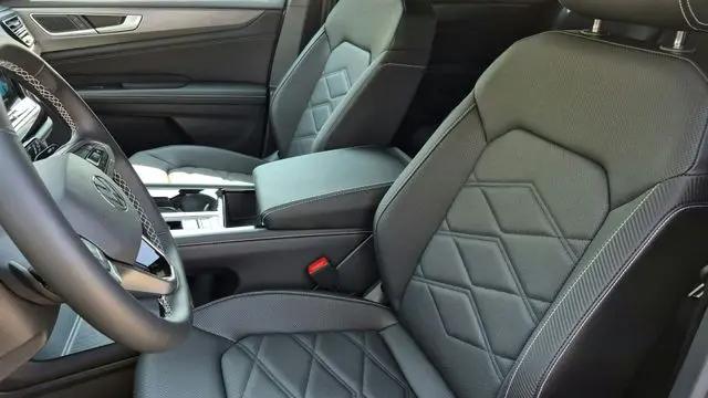 2026 Volkswagen Atlas Cross Sport SE with Technology