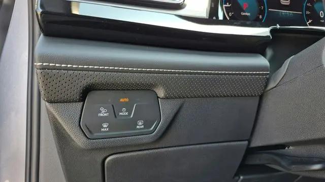 2026 Volkswagen Atlas Cross Sport SE with Technology