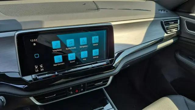 2026 Volkswagen Atlas Cross Sport SE with Technology