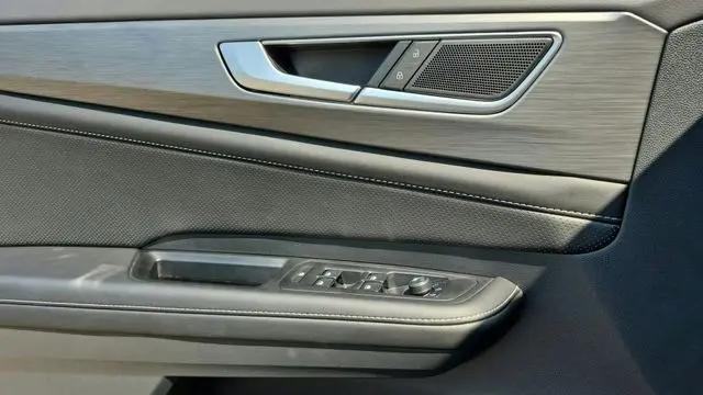 2026 Volkswagen Atlas Cross Sport SE with Technology