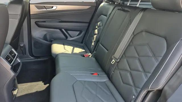 2026 Volkswagen Atlas Cross Sport SE with Technology