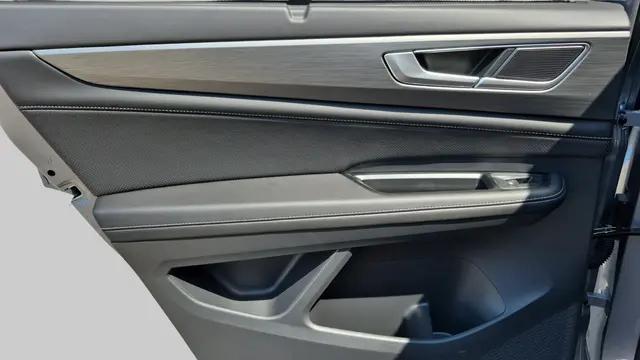 2026 Volkswagen Atlas Cross Sport SE with Technology