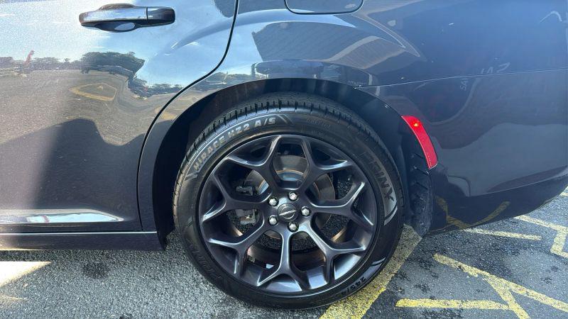 2019 Chrysler 300 Touring