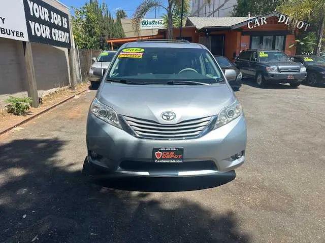 2014 Toyota Sienna XLE V6 8 Passenger
