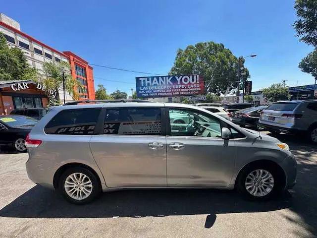 2014 Toyota Sienna XLE V6 8 Passenger