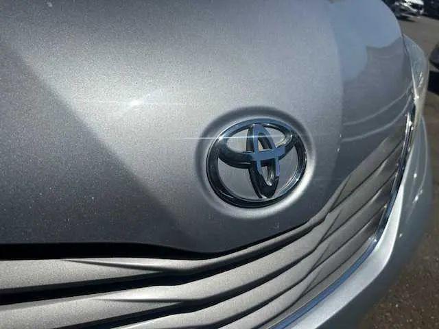 2014 Toyota Sienna XLE V6 8 Passenger