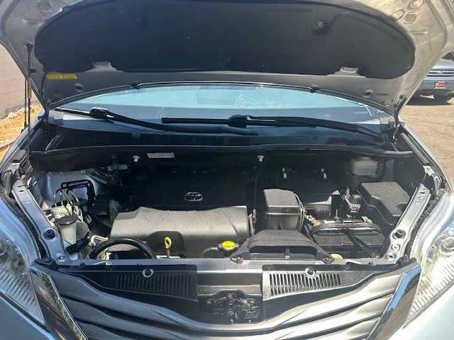 2014 Toyota Sienna XLE V6 8 Passenger