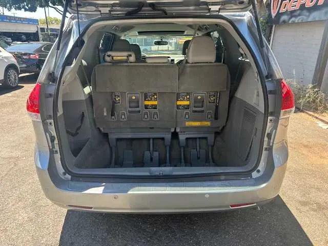 2014 Toyota Sienna XLE V6 8 Passenger
