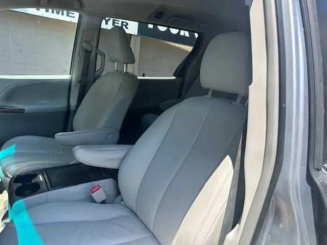 2014 Toyota Sienna XLE V6 8 Passenger