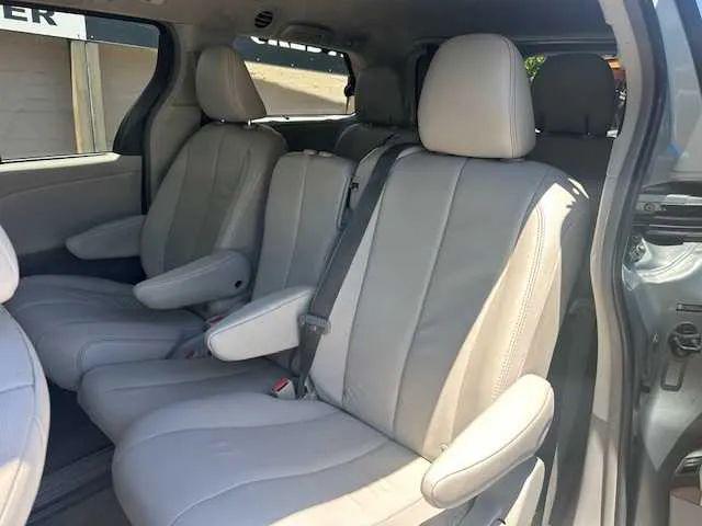 2014 Toyota Sienna XLE V6 8 Passenger