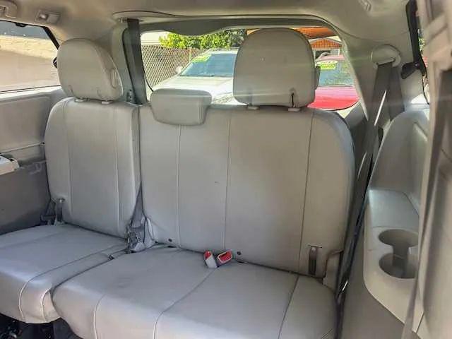 2014 Toyota Sienna XLE V6 8 Passenger