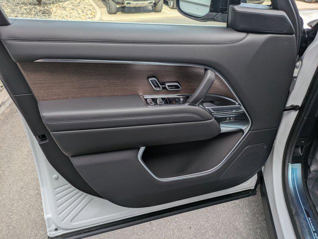 2025 Land Rover Range Rover P530 SE