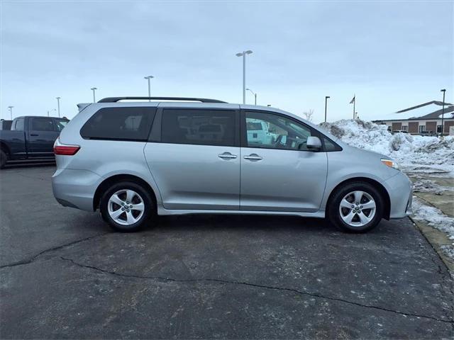2020 Toyota Sienna LE 2020 Toyota Sienna LE