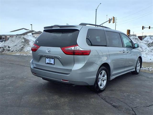 2020 Toyota Sienna LE 2020 Toyota Sienna LE